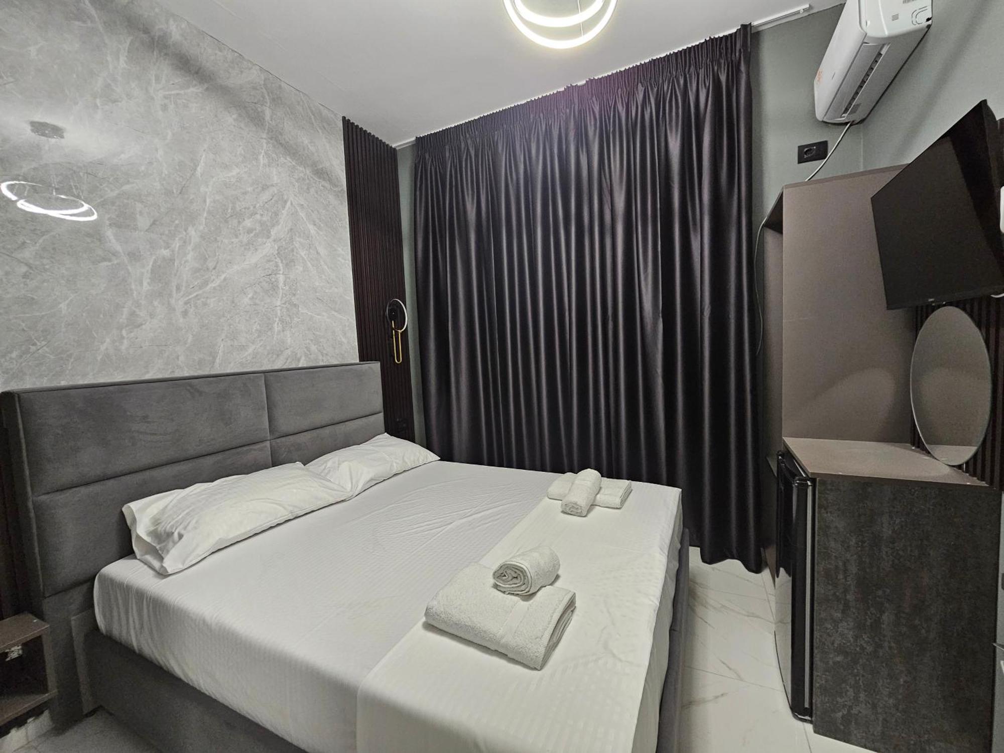 Wg Hotel Εξαμίλιο Εξωτερικό φωτογραφία