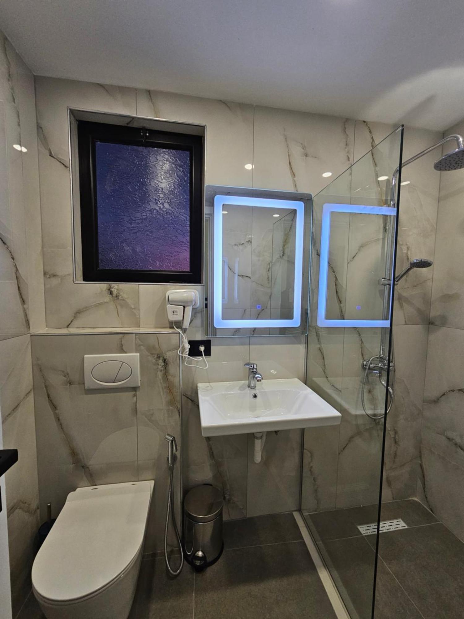 Wg Hotel Εξαμίλιο Εξωτερικό φωτογραφία