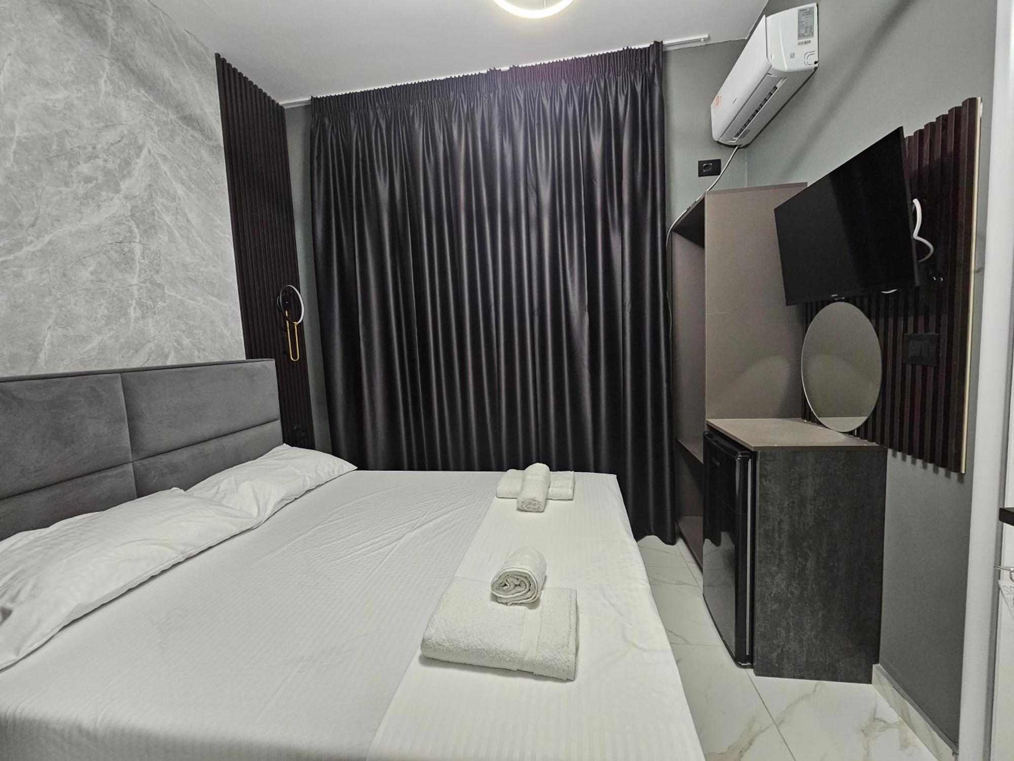 Wg Hotel Εξαμίλιο Εξωτερικό φωτογραφία