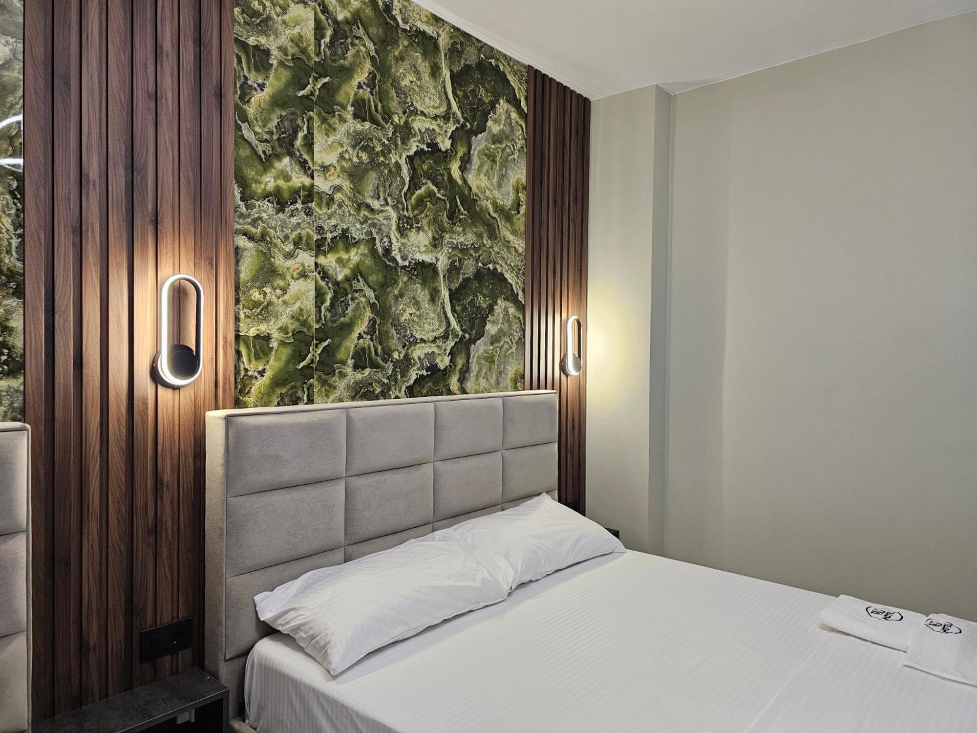 Wg Hotel Εξαμίλιο Εξωτερικό φωτογραφία