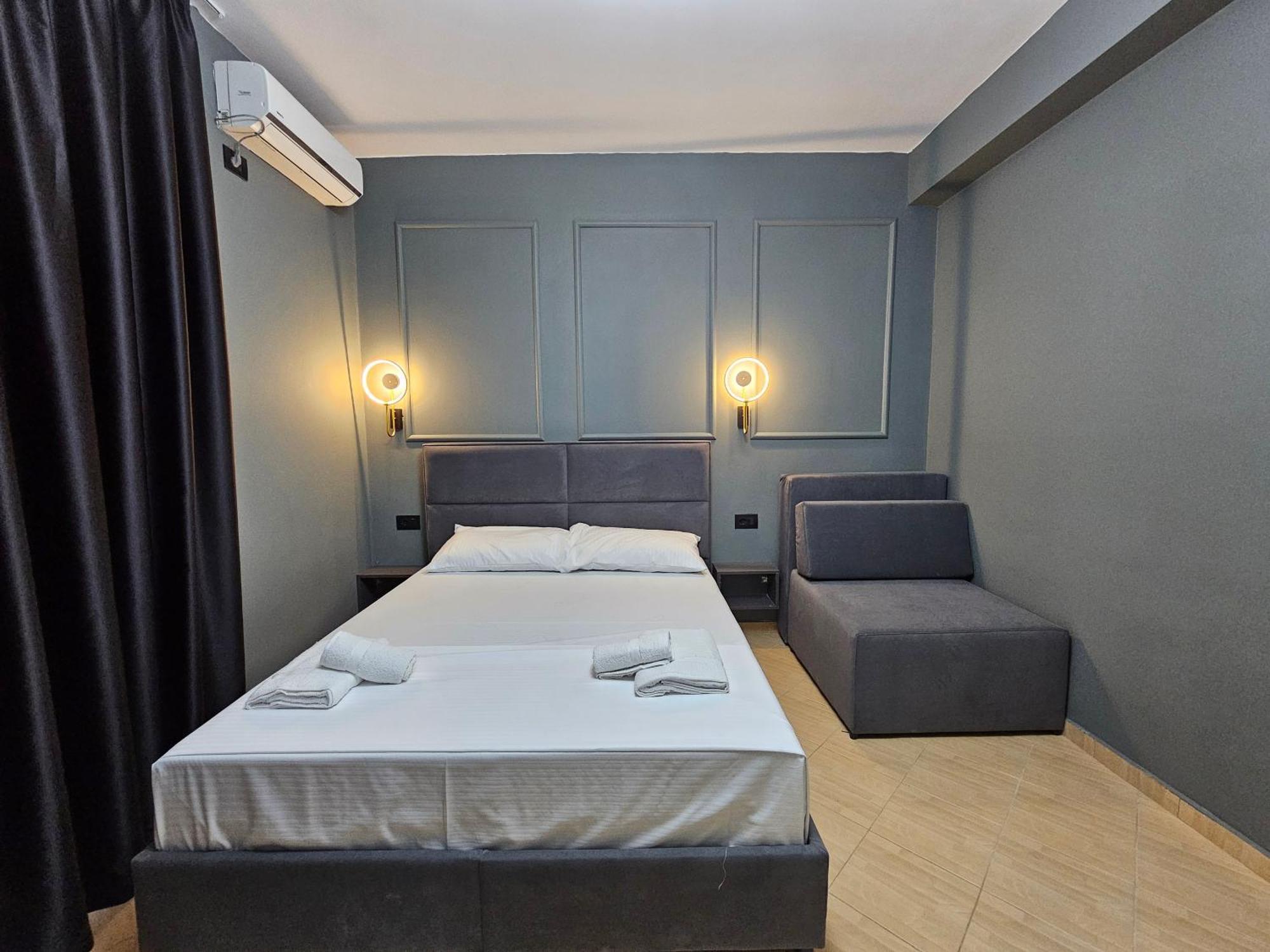 Wg Hotel Εξαμίλιο Εξωτερικό φωτογραφία