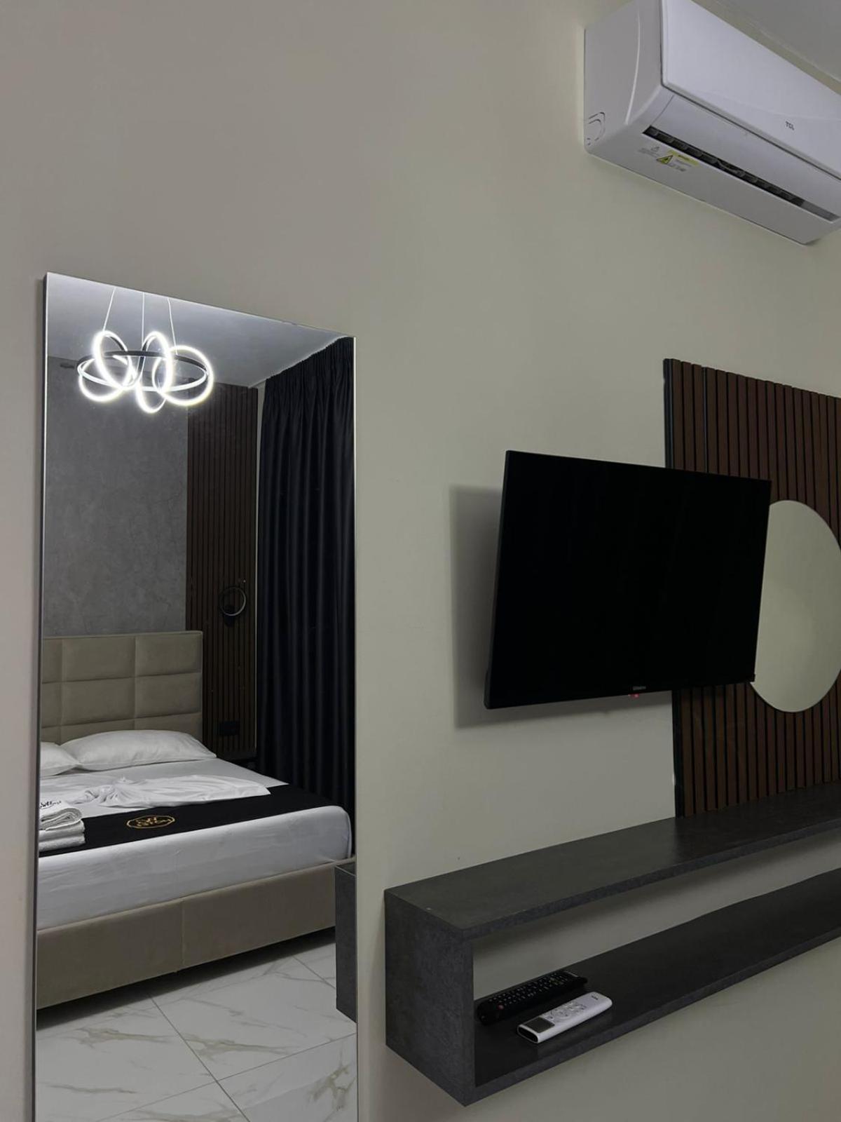 Wg Hotel Εξαμίλιο Εξωτερικό φωτογραφία