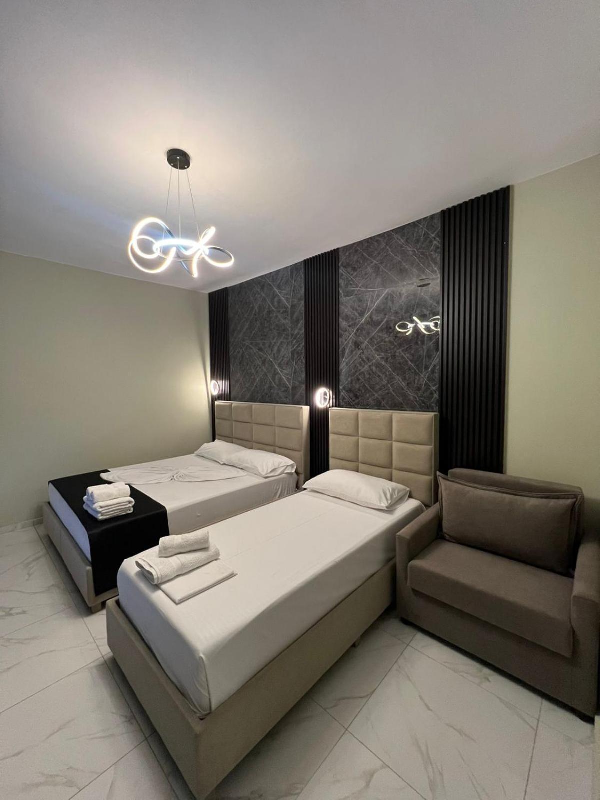 Wg Hotel Εξαμίλιο Εξωτερικό φωτογραφία